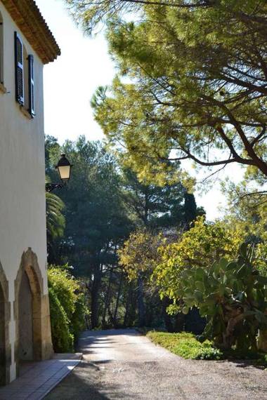 Masia Sitges Mas Peirot Geniune Farmhouse 20 min walk from beaches 60 Heactares of Wine Fields Garden AC Until 18 people