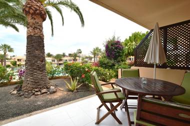 Apartment Apple in Corralejo Heart with Swimming Pool & Wifi- Only 300m to the Beach by Holidays Home