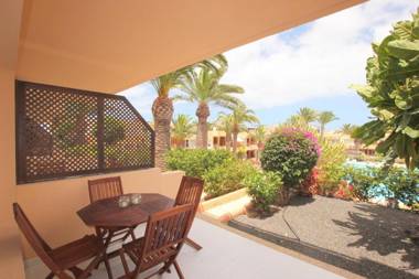 Corralejo Dunes Apartment Papaya with Pool & Wifi- Only 300m to the Beach by Holidays Home