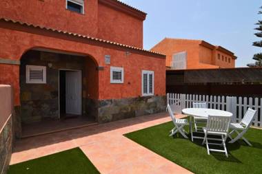 Family Villa Majorera - Wifi Private Pool BBQ & Sun Terrace - suitable for Families by Holidays Home
