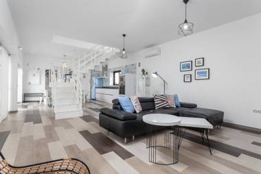 Luxury Holiday Villa AZUL - heated Pool -Wifi - Seaview - Beach