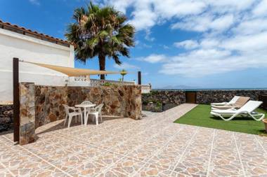 HolidayVilla Marina with Seaview- Beachfront -Wifi - big Garden suitable for Families by HolidaysHome