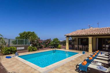 Villa Ducales by Villa Plus