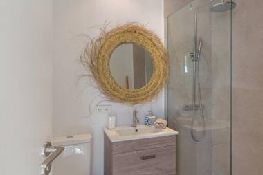 Can Miquel Beautiful family house with pool next to the beach