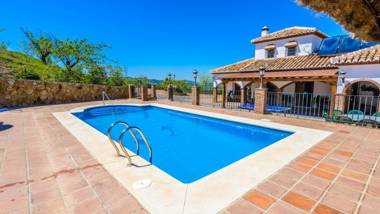 Mansion Piedras Blancas Colmenar by Ruralidays