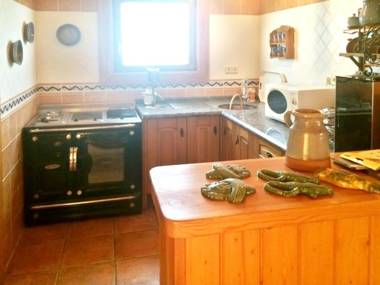 3 bedrooms villa with private pool jacuzzi and enclosed garden at Coin