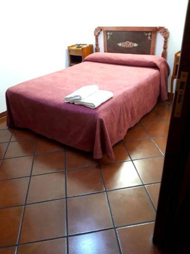 6 bedrooms house with enclosed garden at Ivanrey