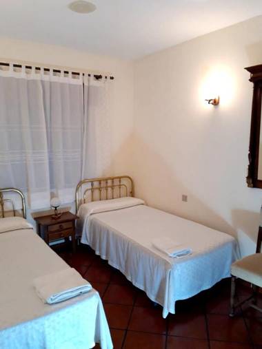 6 bedrooms house with enclosed garden at Ivanrey