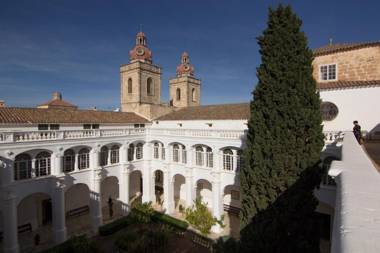 Grupoandria El Claustre de Ciutadella - HOSPEDERIA