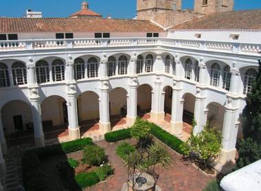 Grupoandria El Claustre de Ciutadella - HOSPEDERIA