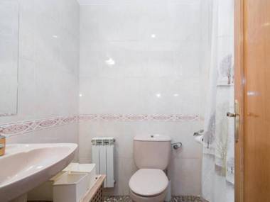 Sunny apartment 3 blocks to the beach