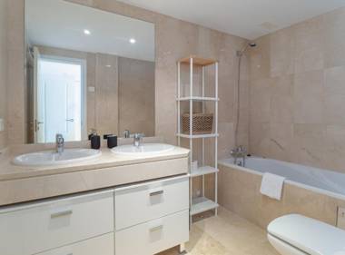 2297 Superb 2 bedrooms with seaview