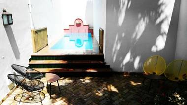 Frenteabastos Hostel Suites Cafe