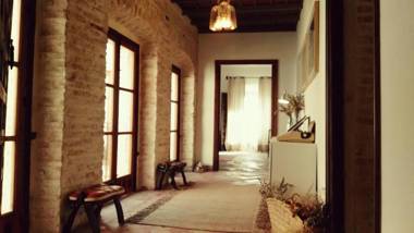 Frenteabastos Hostel Suites Cafe