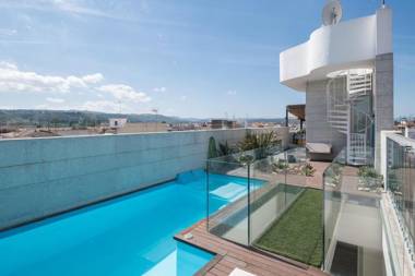 Exclusiva casa de diseño con piscina en Galiana Golf