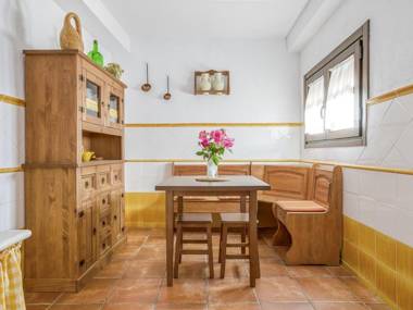 Comfy Holiday Home in Carcabuey with Patio