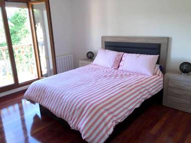 5 bedrooms house with enclosed garden at Casasola 1 km away from the beach