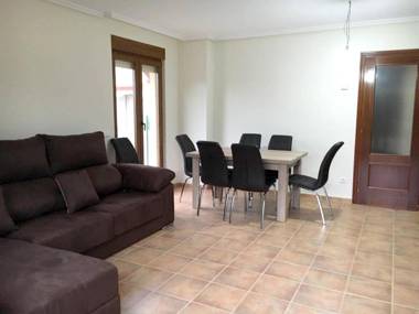 5 bedrooms house with enclosed garden at Casasola 1 km away from the beach