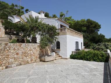 Fantastic villa with private swimming pool garage bbq patio wifi and the sea