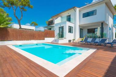 Villa Casa Marian for 8 with swimming pool garden and close to beach