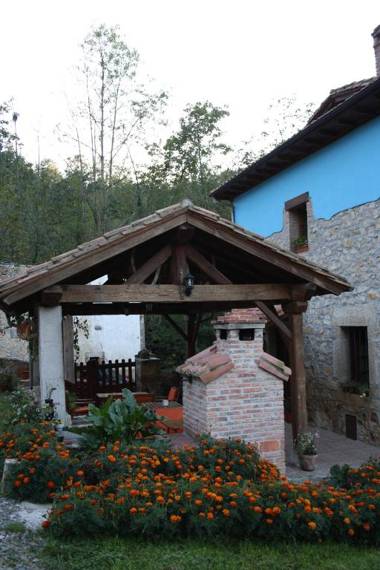 Apartamentos Rurales La Caviana