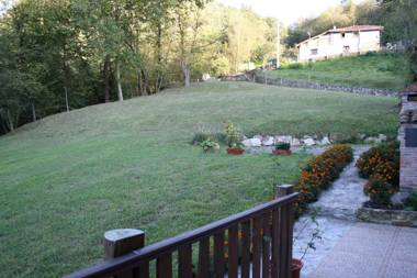 Apartamentos Rurales La Caviana