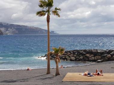 WELCOME TO DISCOVER THE MAGIC AMAZING TENERIFE !! PRIVATE BATH NICE BREAKAST WF :)