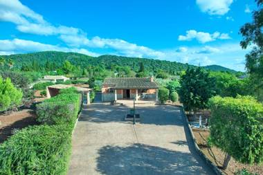 Beautiful Villa Garreta in Rustic Location