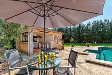 Country house with amazing pool in a beautiful rural setting