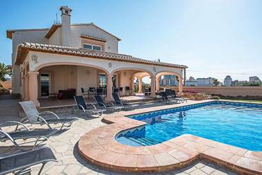 Villa Almendros - PlusHolidays