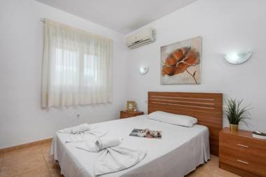 Villa Caleta - PlusHolidays