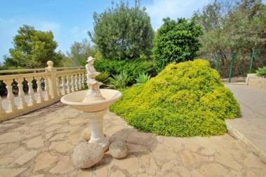 Estrelizia - pretty holiday property with garden and private pool in Calpe