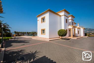 Abahana Villas Happy Family