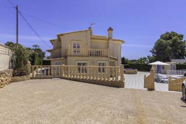 Charming Holiday Home in Calpe with Barbeque