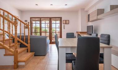 Casa adosada 50m de la playa Calafell . WIFI gratis