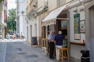 La Sorpresa del GENOVES by Cadiz4Rentals