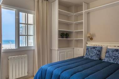 BLUE Atlantic Family Home by Cadiz4Rentals