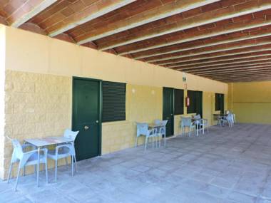 Hostal - Bungalows Camping Cáceres