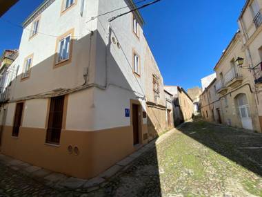 Cáceres Central Suites Estudio Torre del Aver