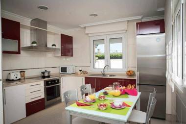 Chalet Pareado con Jardin en 1ª Linea de Mar