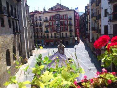 Roquefer Bilbao Central Rooms