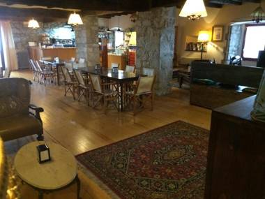 Santuari Mare de Déu Del Mont Restaurant-Hostatgería