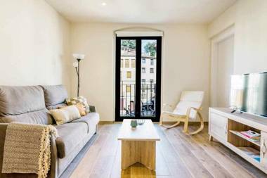 Besalu 21 New stylish apt on Plaça Llibertat