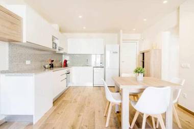 Besalu 21 New stylish apt on Plaça Llibertat