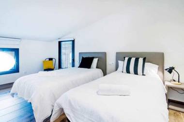 Besalú 3 modern apt w terrace y great views ac