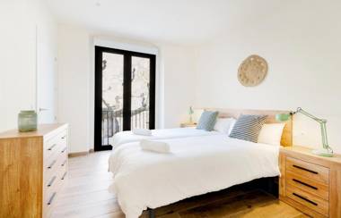 Besalú 11 Moderno apartamento con AC en la plaza