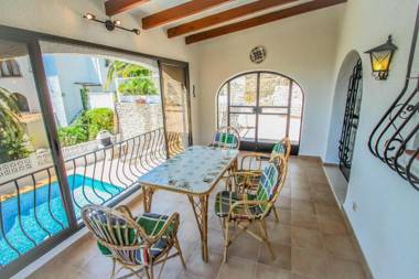 Linda - modern villa with splendid views in Benissa