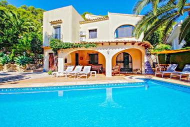 Sola - pretty holiday property with garden and private pool in Benissa