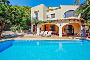 Sola - pretty holiday property with garden and private pool in Benissa
