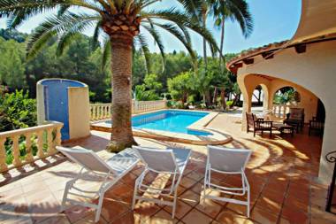 Sola - pretty holiday property with garden and private pool in Benissa
